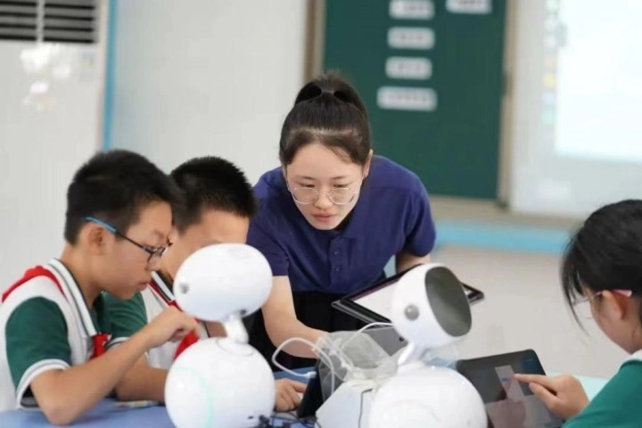 教育部发布两项指南，规范中小学人工智能教育发展 - 玉米小站