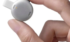 10 克“AI录音豆”来了！飞书联手安克创新推出无感佩戴智能录音设备，会议纪要自动生成并直连知识库