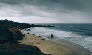 多所高校毕业论文将检测 AI 率，论文的 AI 味到底啥样？