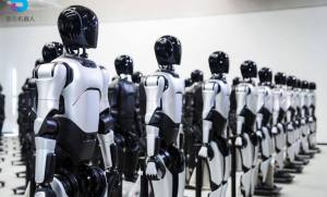 智元机器人万台量产下线：15 个月十倍增速，人形机器人迈入工业化时代