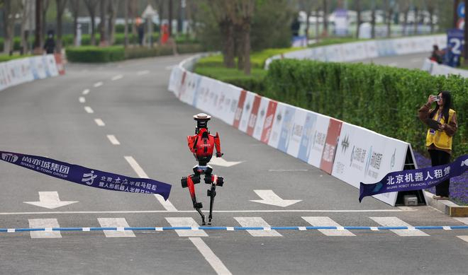 闪电机器人夺冠瞬间
