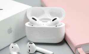 Lucyd上线AI实时翻译通话：对讲机式母语交流